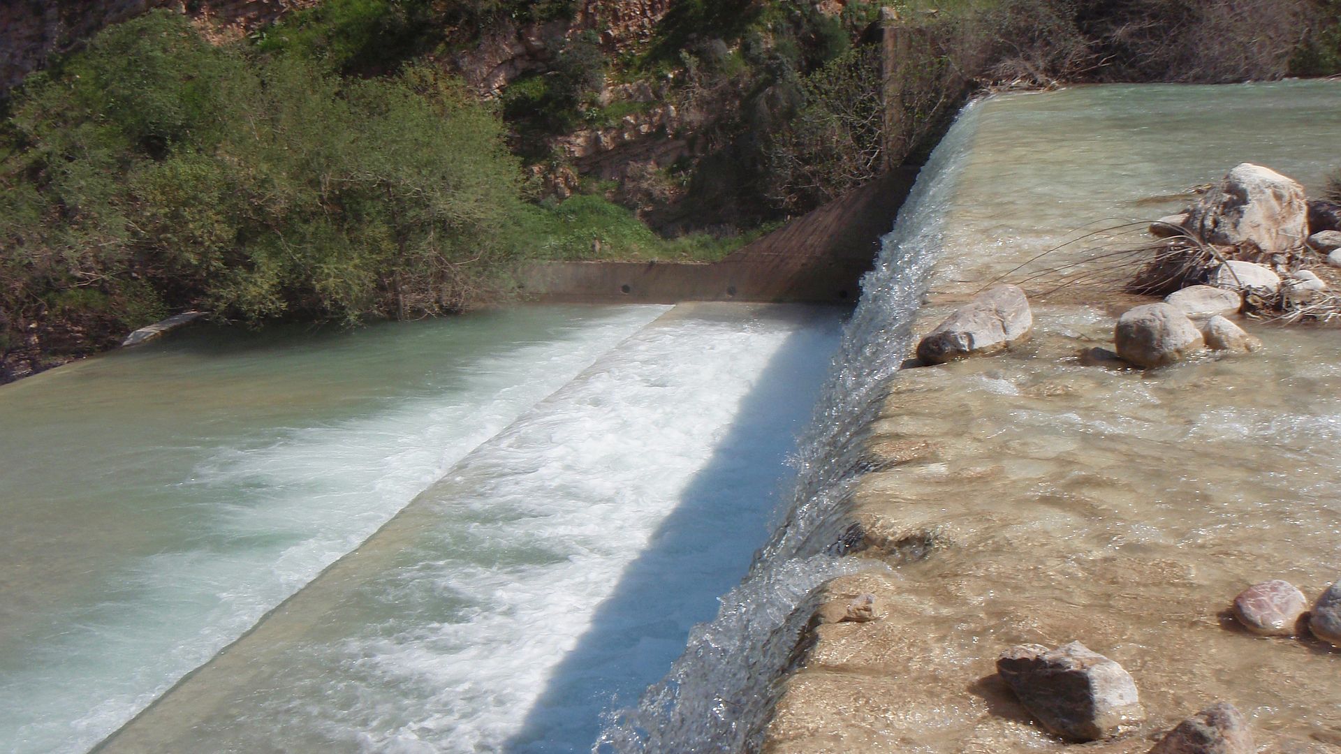 Kajak, Fluss Selinountas, Abschnitt Petsakoi - 4m Wehr (Obere Schlucht) 4m Wehr am Ausstieg 