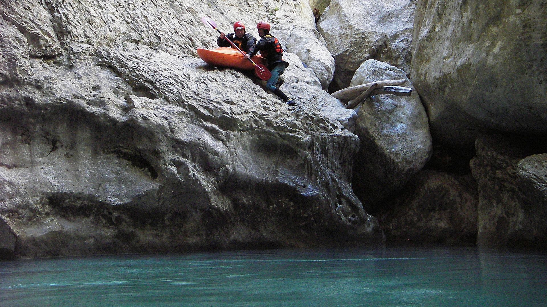 Kajak, Fluss Verdon, Abschnitt Carajuan - Stausee (Grand Canyon du Verdon) Felsenstart nach dem Imbut 🛶 Peter F.