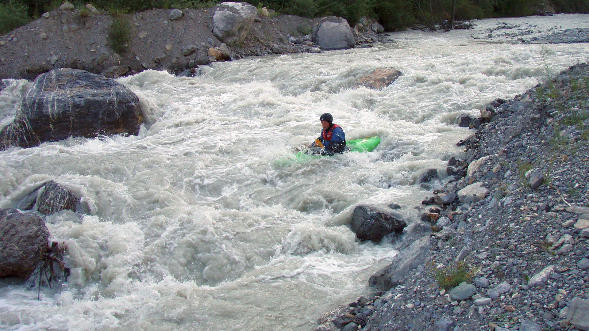 Kajak, Fluss Gyr, Abschnitt St. Antoine - Vallouise linke Linie im Katarakt 🛶 Walter P.