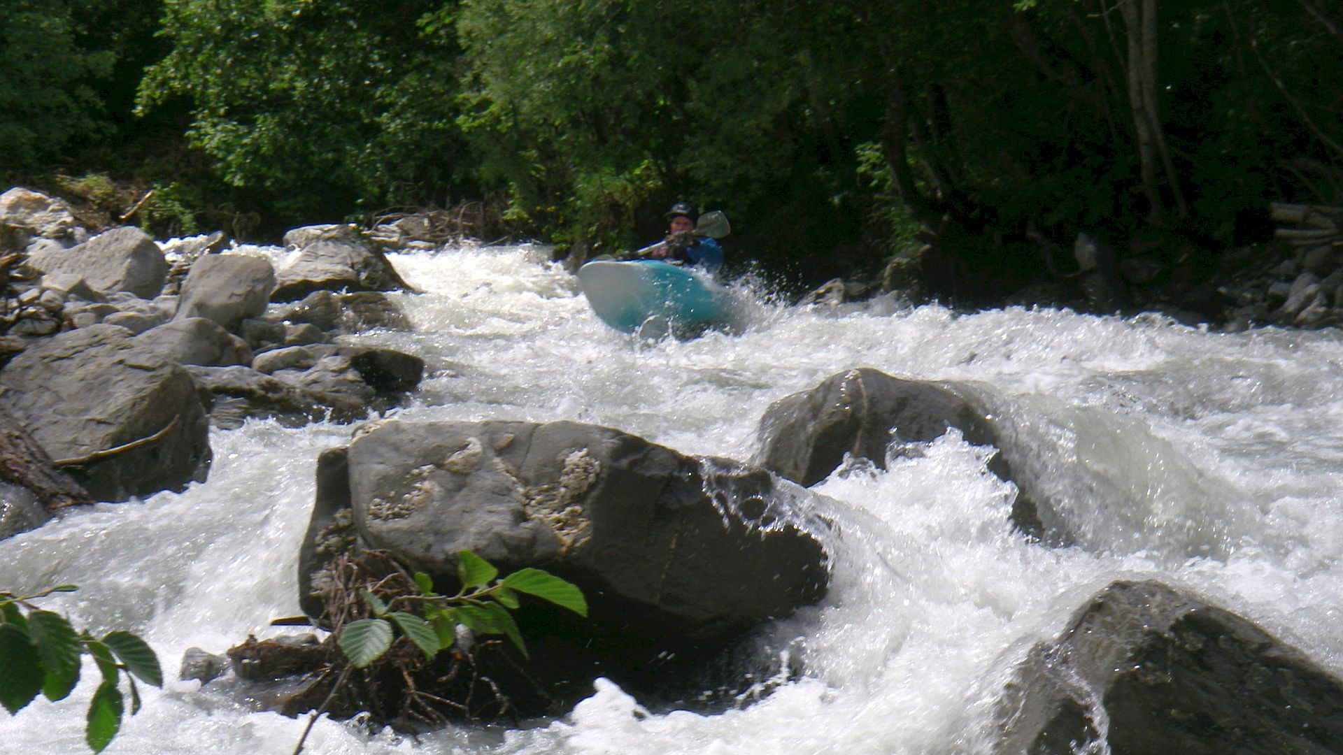 Kajak, Fluss Onde, Abschnitt Brücke - Vallouise schwierigste Stelle gleich nach dem Einstieg 🛶 Werner R.