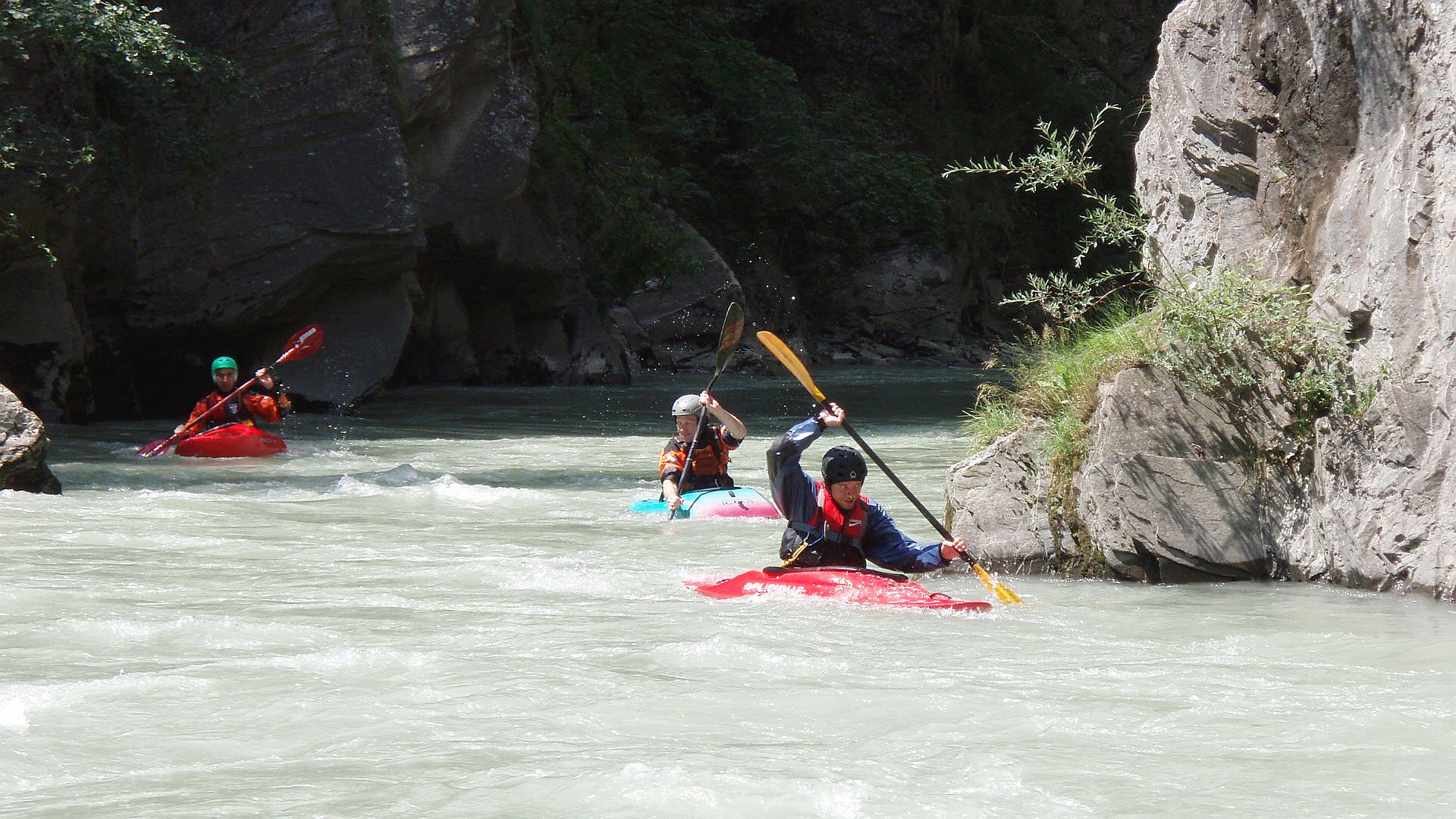 Kajak, Fluss Isère, Abschnitt Base de Loisirs - Centron es wird schluchtig 🛶 Walter P., Max M., Patrick M.