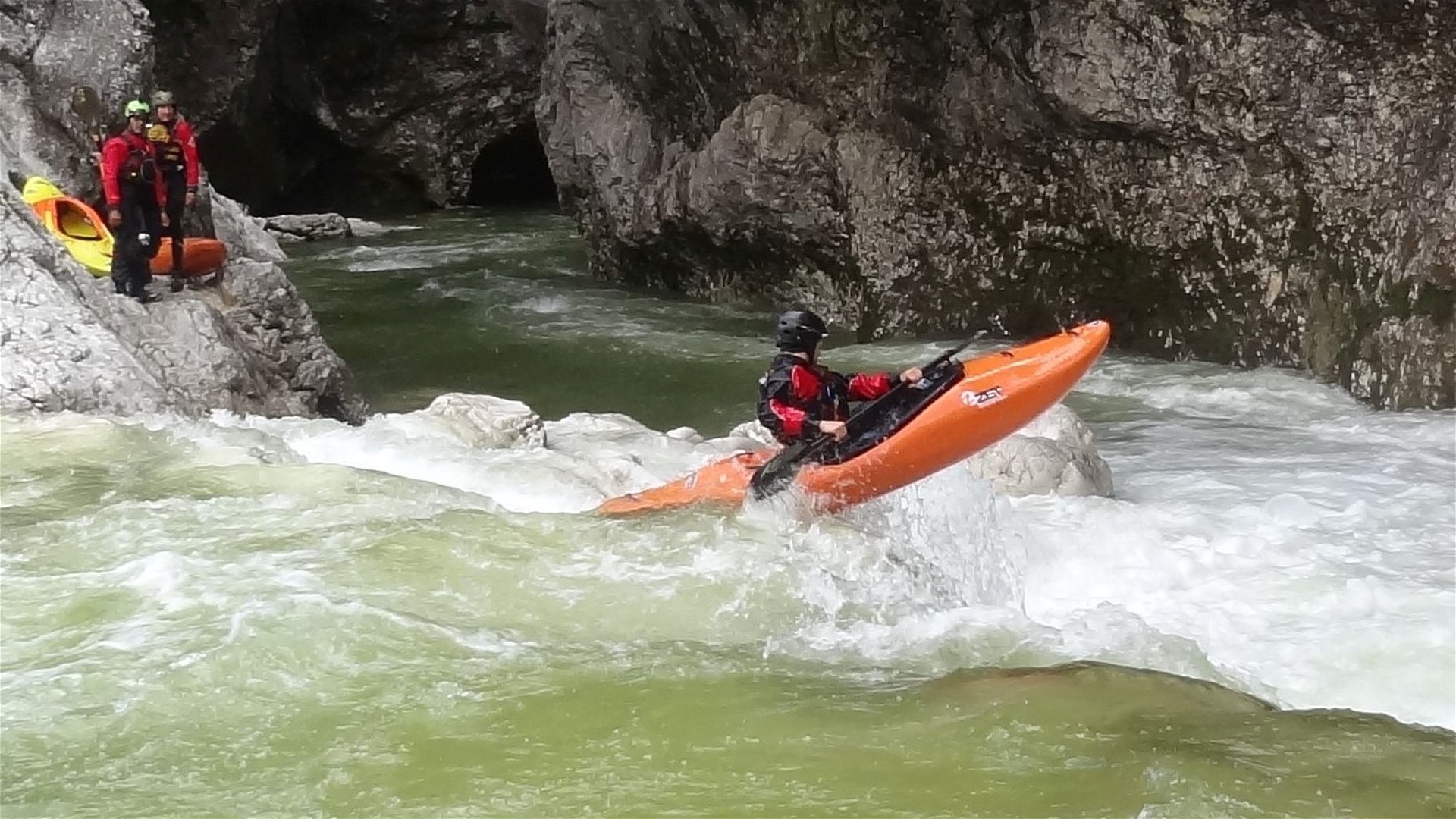Kajak, Fluss Brandenberger Ache, Abschnitt Pinegger Klamm Pinegg 