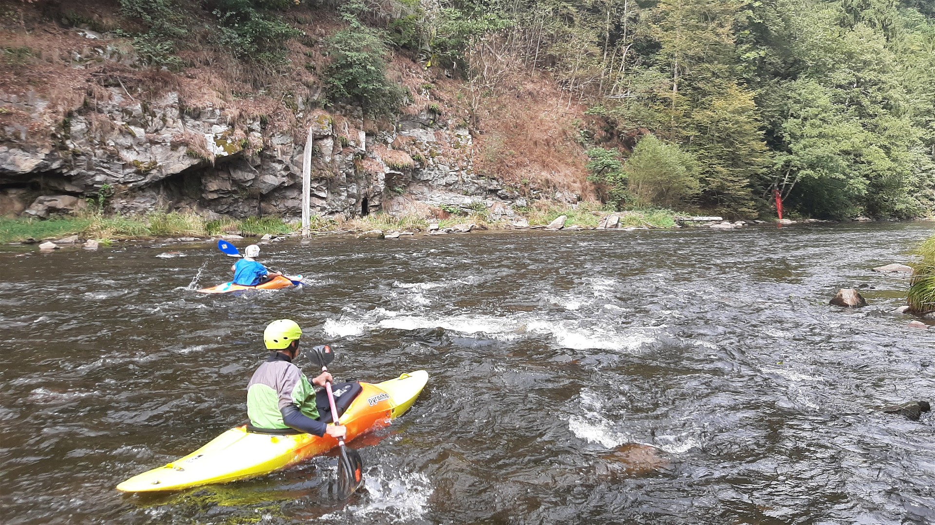 Kajak, Fluss Moldau (Vltava), Abschnitt Vyšší Brod - Boršov (Wanderstrecke) schönes Waldtal 