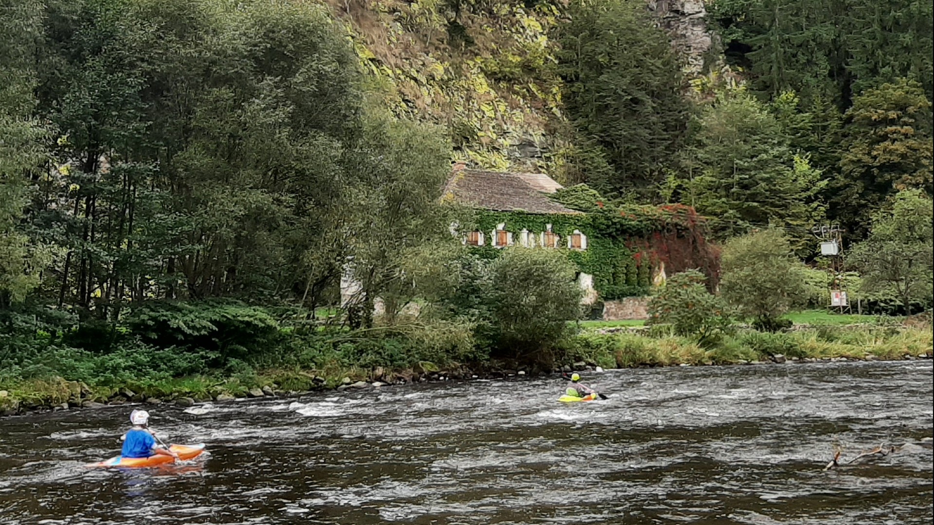 Kajak, Fluss Moldau (Vltava), Abschnitt Vyšší Brod - Boršov (Wanderstrecke) bei Dívčí Kámen 