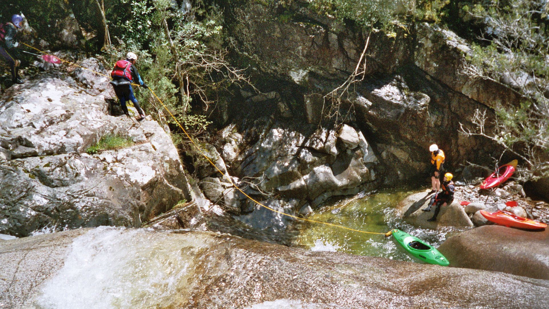 Kajak, Fluss Lizola, Abschnitt Soccia - Guagno les Bains Boote abseilen beim 8m Wasserfall 