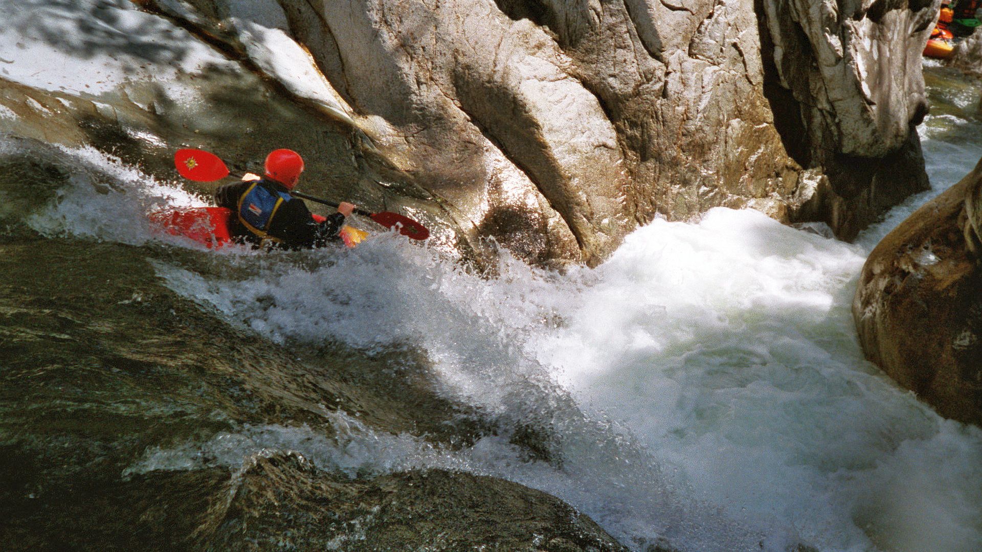 Kajak, Fluss Lizola, Abschnitt Soccia - Guagno les Bains Abfall und Gasse vor der Zwangspassage 🛶 Peter F.