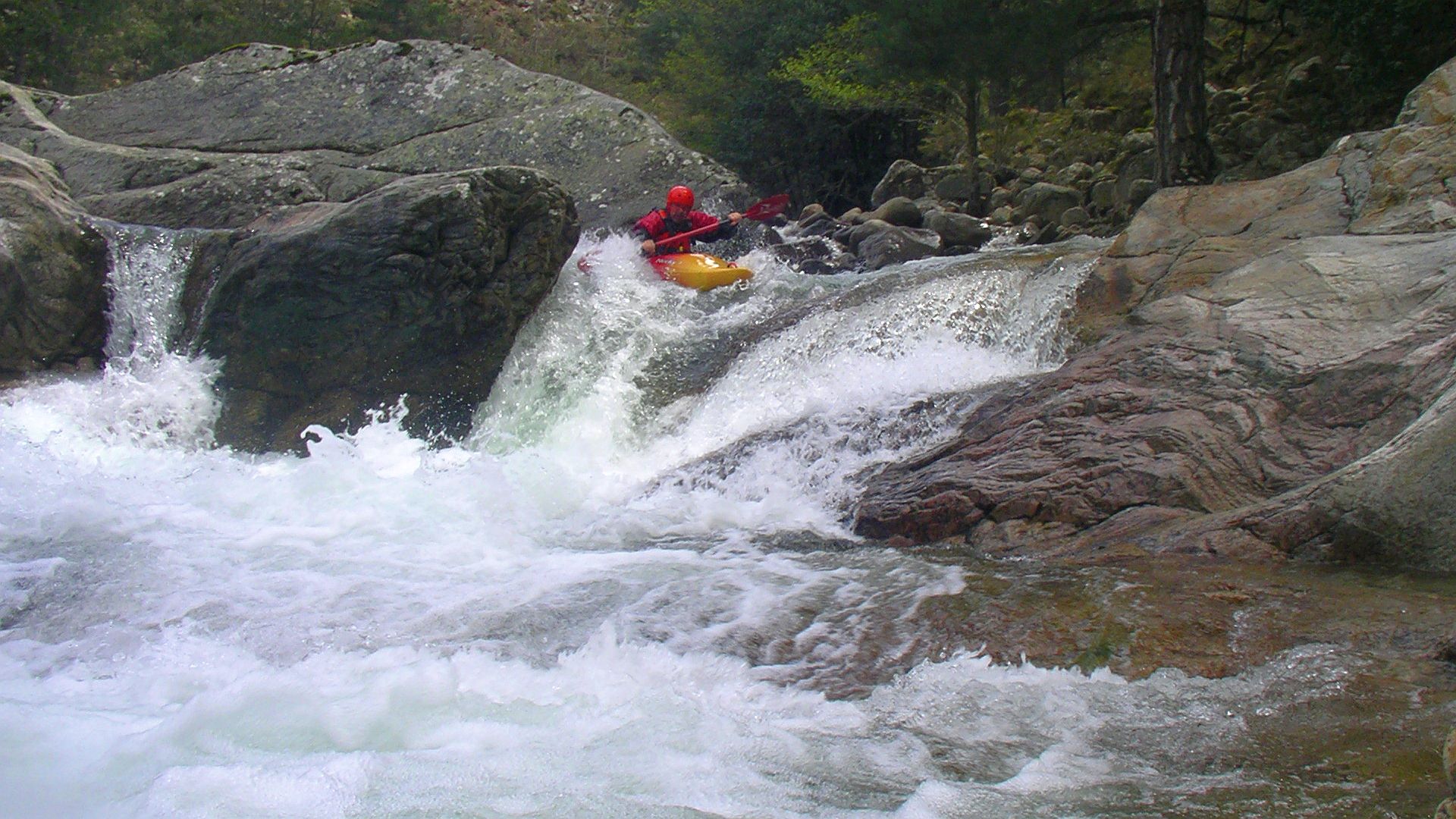 Kajak, Fluss Golo, Abschnitt Forsthaus - Calasima Mündung (Oberster Golo) eine höherer Abfall 🛶 Peter F.