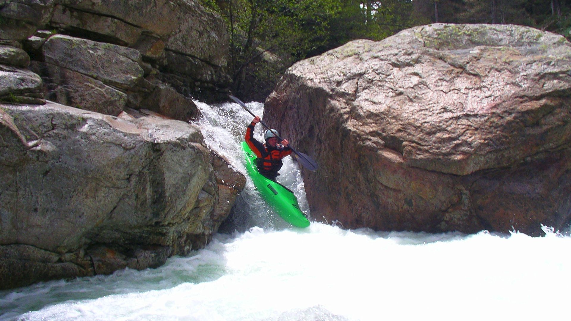 Kajak, Fluss Golo, Abschnitt Forsthaus - Calasima Mündung (Oberster Golo) r Gasse beim Riesenblock 🛶 Horst K.