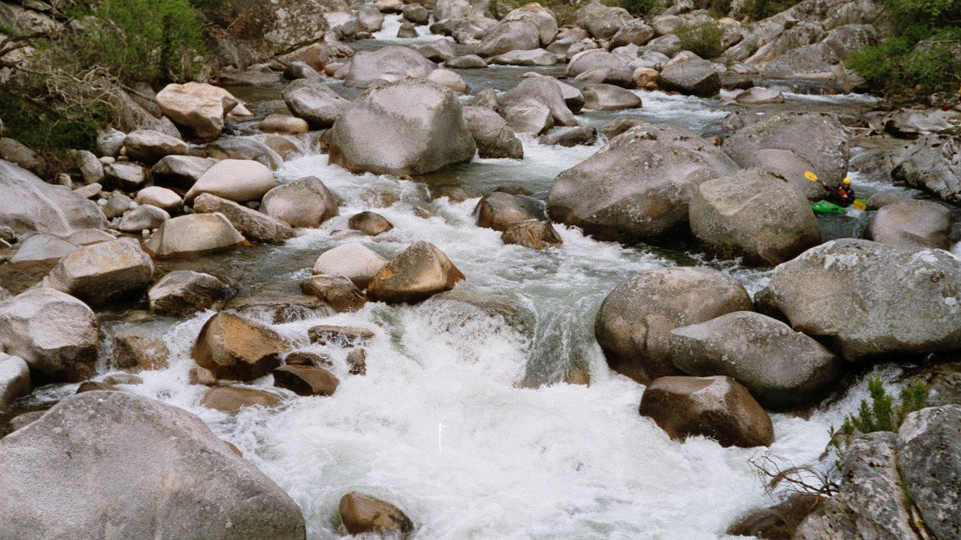 Kajak, Fluss Liamone, Abschnitt Murzo - Ponte de Truggia (Mittlere Liamone) im 1km Labyrinth 🛶 Horst K.