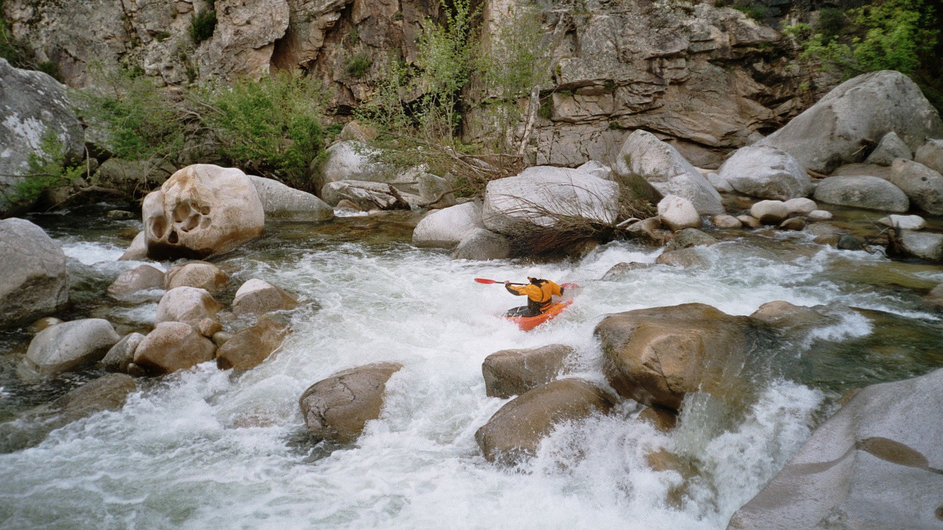 Kajak, Fluss Liamone, Abschnitt Murzo - Ponte de Truggia (Mittlere Liamone) stark verblockt geht es weiter 🛶 Didi A.