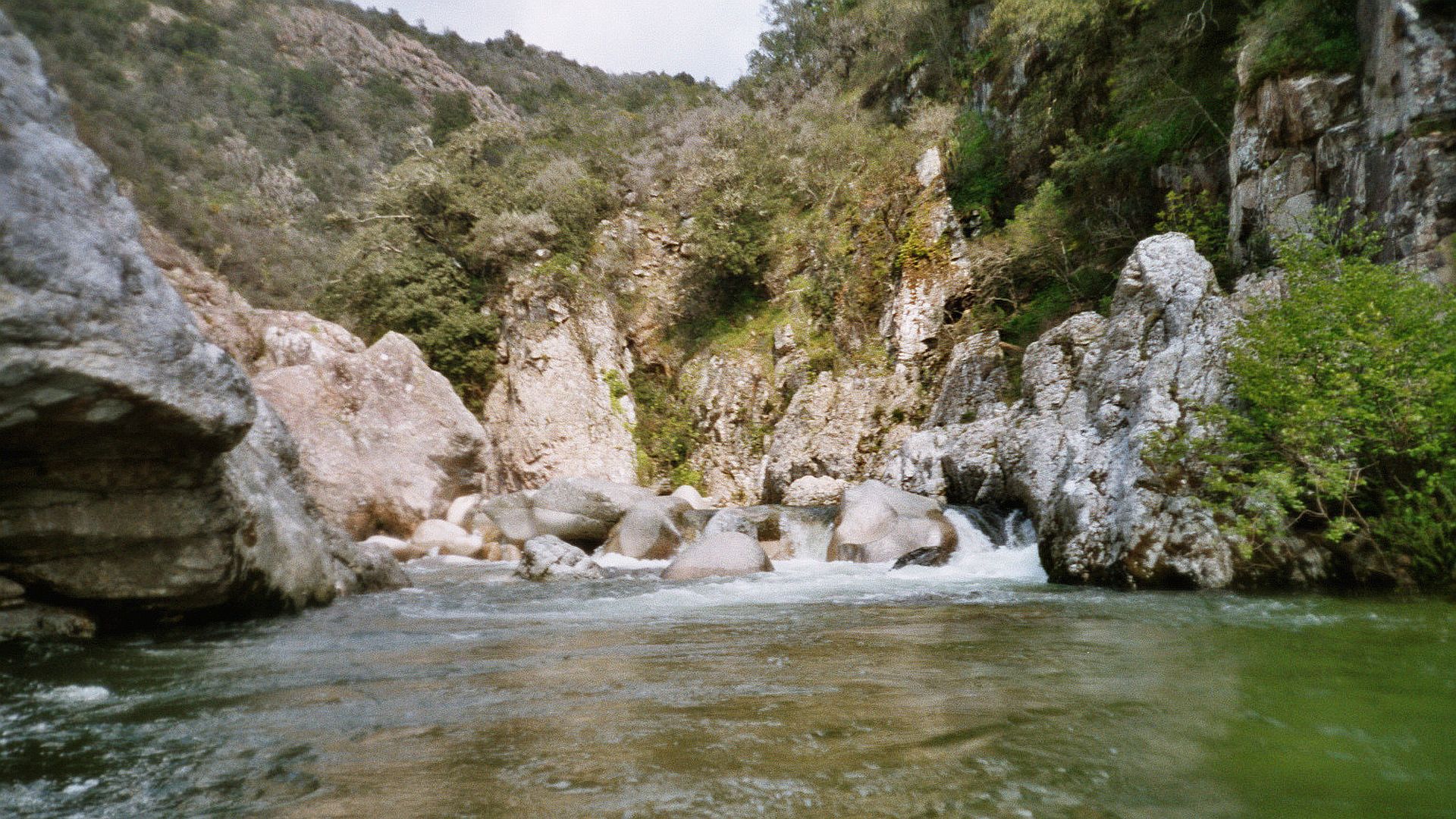Kajak, Fluss Liamone, Abschnitt Murzo - Ponte de Truggia (Mittlere Liamone) noch ein paar verblockte Stufen 