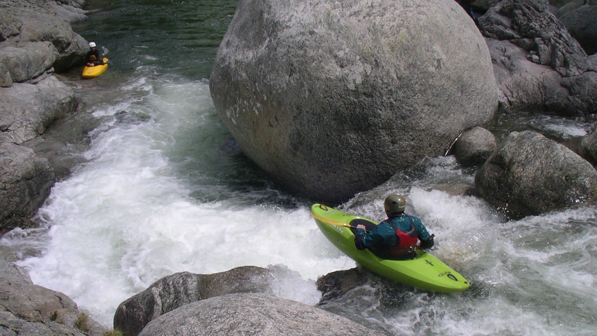 🛶 Günther R. (© Peter F. 23.4.06) Kajak, Fluss Travo, Abschnitt Chisa - Pont de Ghjineparu (Oberer Travo) Abfälle 🛶 Günther R.