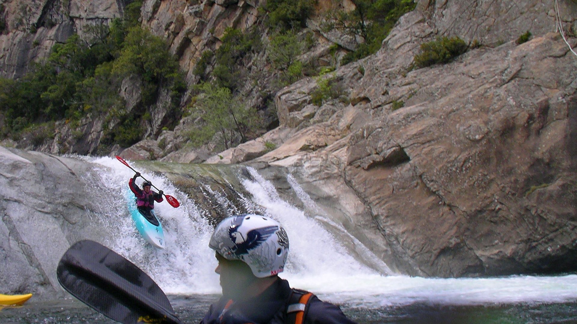 🛶 Werner R. (© Peter F. 23.4.06) Kajak, Fluss Travo, Abschnitt Chisa - Pont de Ghjineparu (Oberer Travo) Dom 1. Wasserfall 🛶 Werner R.