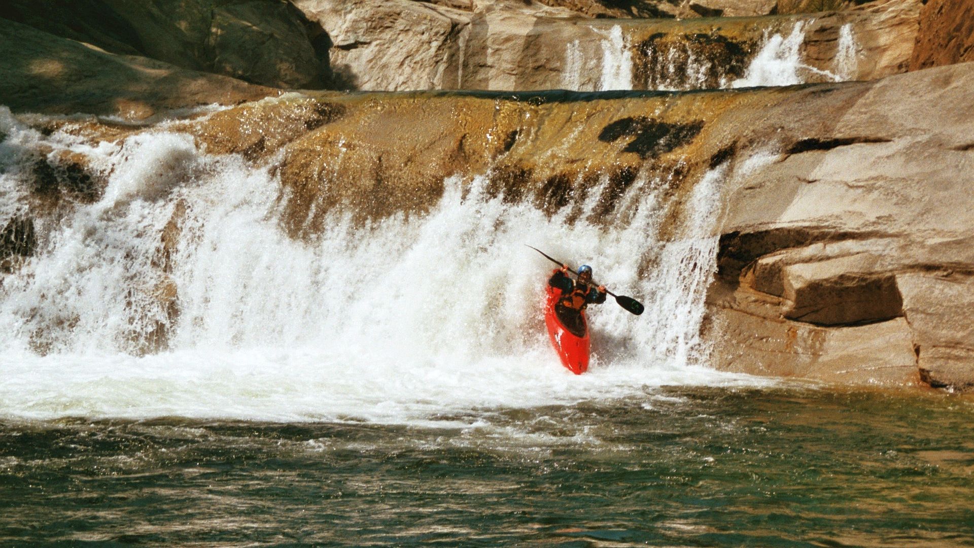🛶 Stifado (© Alex M. 1.5.03) Kajak, Fluss Travo, Abschnitt Chisa - Pont de Ghjineparu (Oberer Travo) Dom 2. Wasserfall 🛶 Stifado