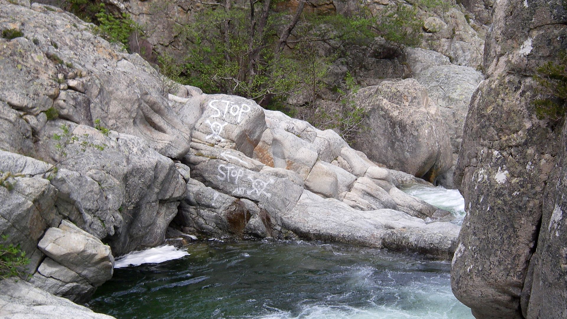 © Werner R. 22.4.06 Kajak, Fluss Travo, Abschnitt Chisa - Pont de Ghjineparu (Oberer Travo) vor der Pröller Stufe