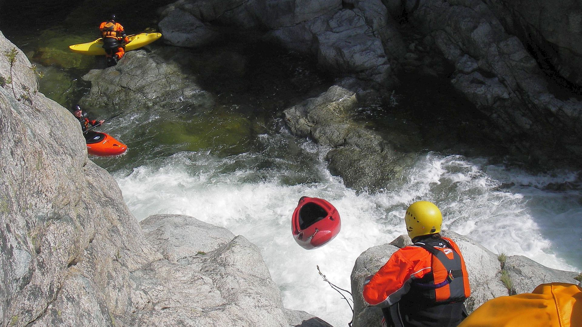 🛶 Andreas S. (© An. 10.4.06) Kajak, Fluss Travo, Abschnitt Chisa - Pont de Ghjineparu (Oberer Travo) Wiedereinstieg nach der Pröller Stufe 🛶 Andreas S.