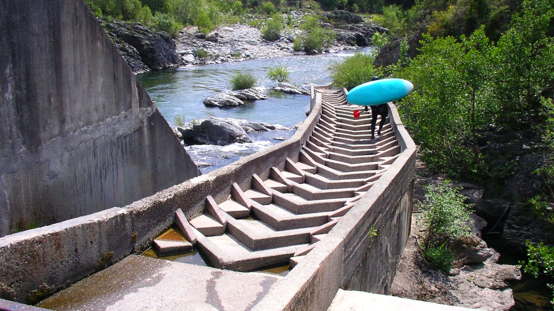 Kajak, Fluss Tavignano, Abschnitt Pont de Piedicorte - Fago (Schlucht) die 50m Fischleiter 🛶 Werner R.