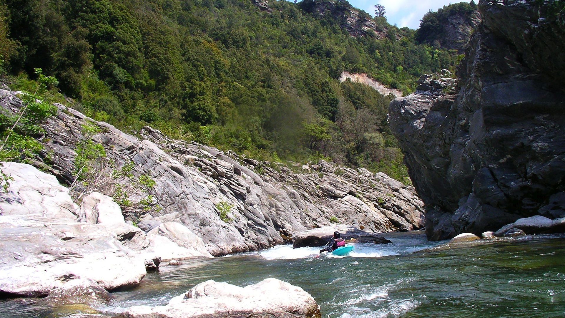 Kajak, Fluss Tavignano, Abschnitt Pont de Piedicorte - Fago (Schlucht) bald wird es schluchtig 🛶 Werner R.
