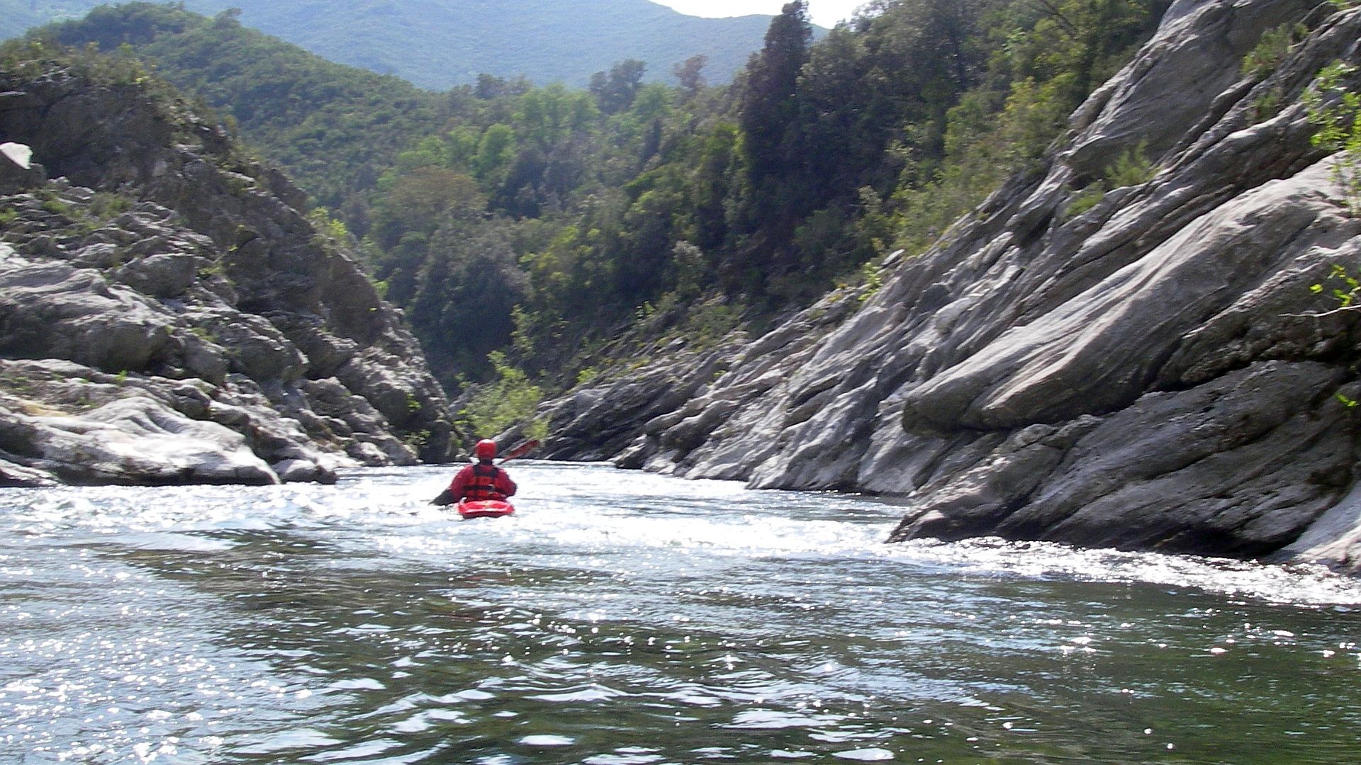 Kajak, Fluss Tavignano, Abschnitt Pont de Piedicorte - Fago (Schlucht) gemächliche Zwischenstrecken bei NW 🛶 Peter F.