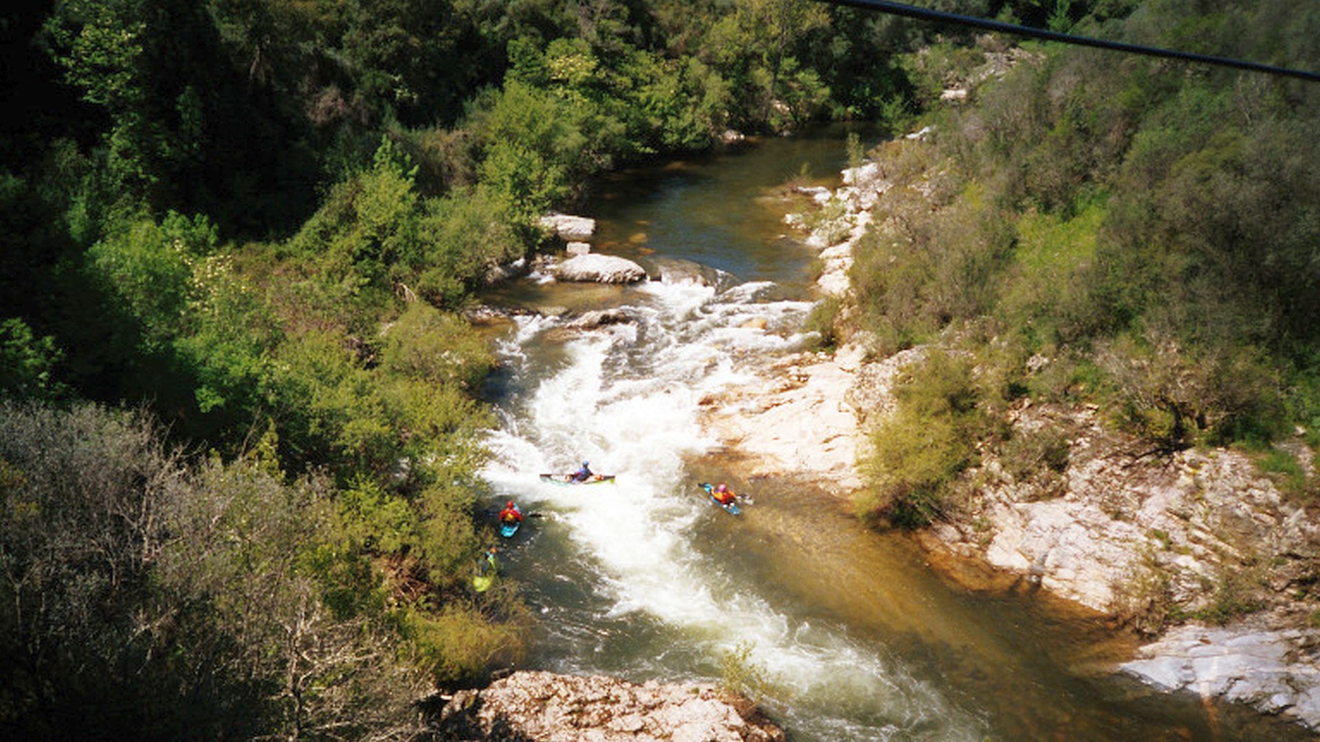Kajak, Fluss Taravo, Abschnitt Brücke N2196 - Pont de Calzola (DKV 4. Etappe) Spielstelle vor der Brücke der D757 