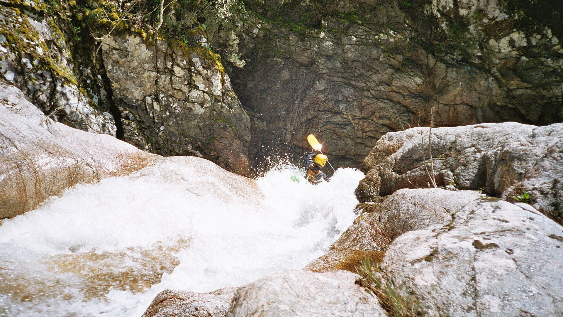 Kajak, Fluss Codi, Abschnitt Quenza - Mündung Anfahrt durch die Beschleunigungsgasse 🛶 Horst K.