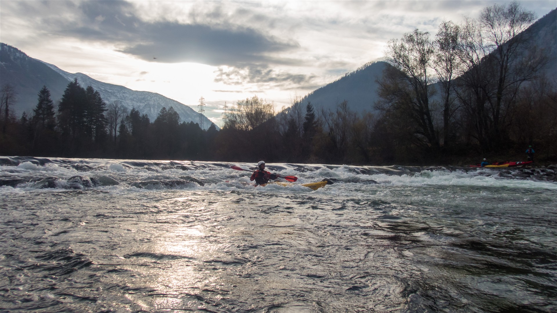 Kajak, Fluss Traun, Abschnitt Lauffen - Ebensee Steinwurf oberhalb von Ebensee 