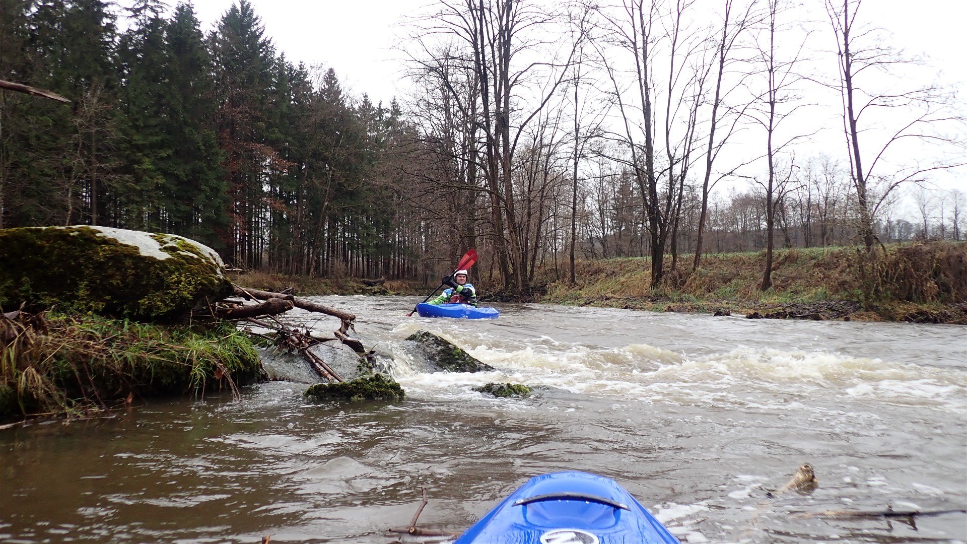 Kajak, Fluss Vöckla, Abschnitt Timelkam - Wankham leichtes Wildwasser 