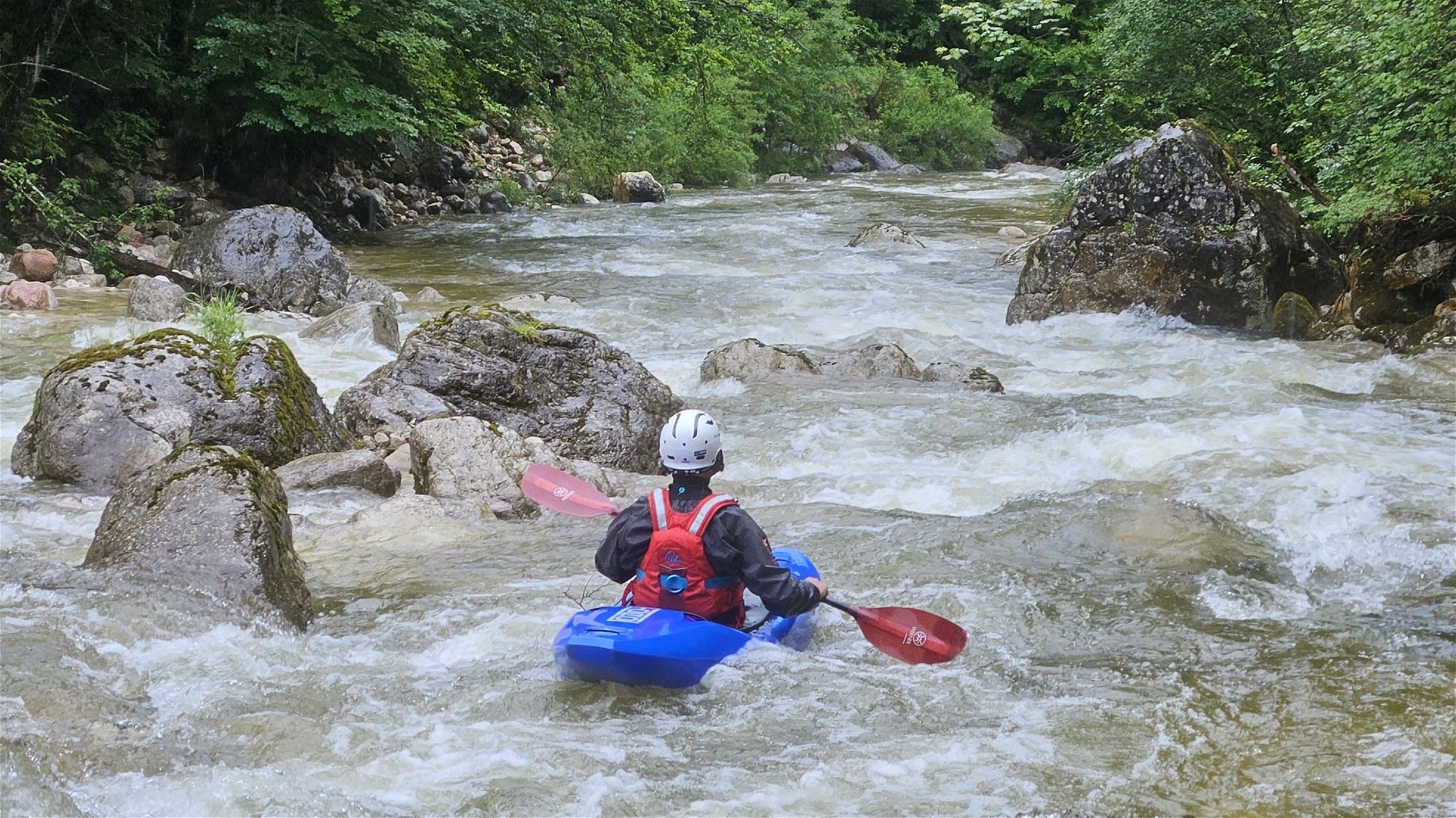 Kajak, Fluss Gosaubach, Abschnitt Ausleitungsstrecke bei wenig Wasser wirds steinig 