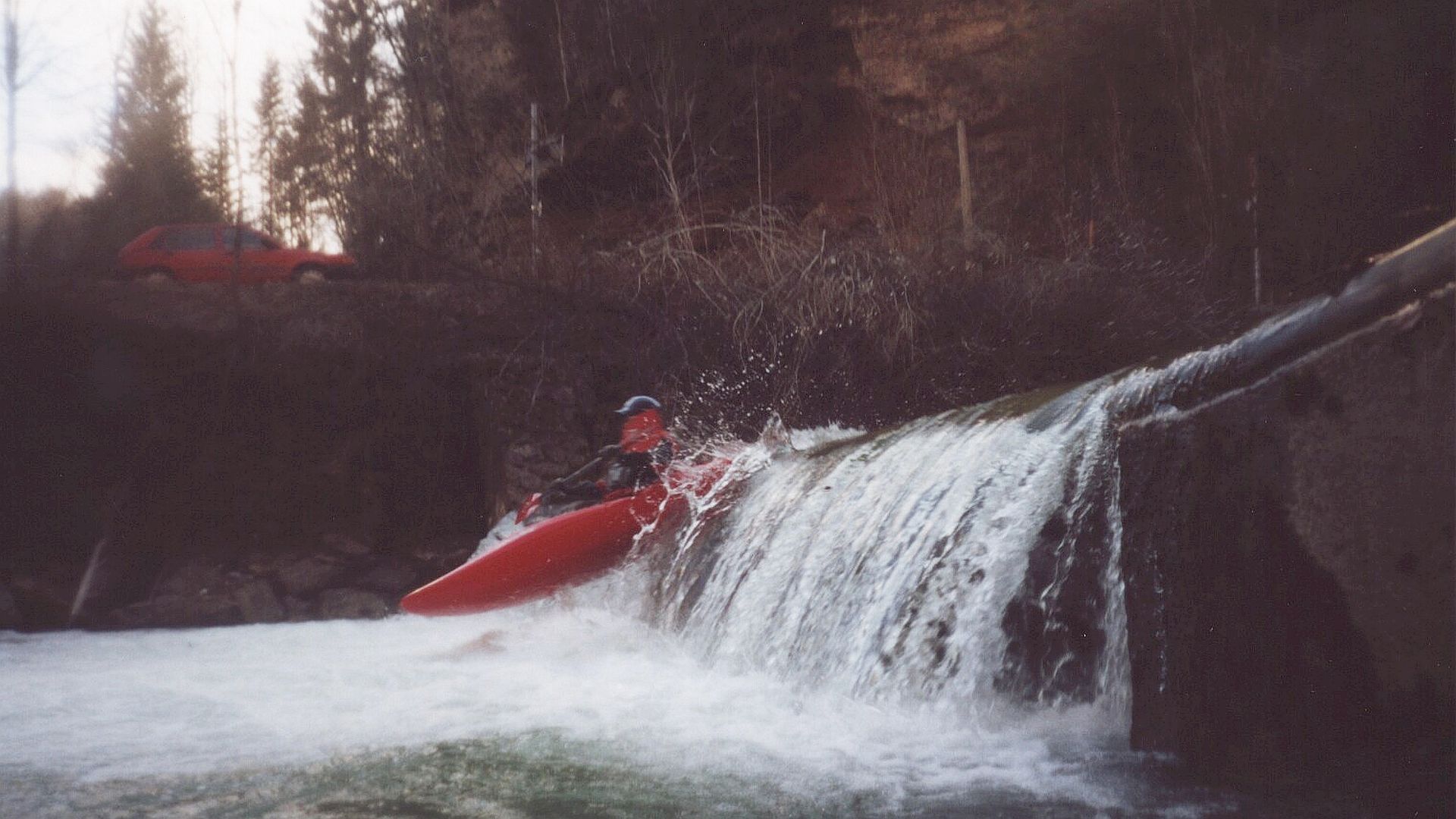 🛶 Gerhard M. (© Peter F. 21.3.02) Kajak, Fluss Laussabach, Abschnitt Unterlaussa - Kraftwerk etliche Gefällebremsen 🛶 Gerhard M.