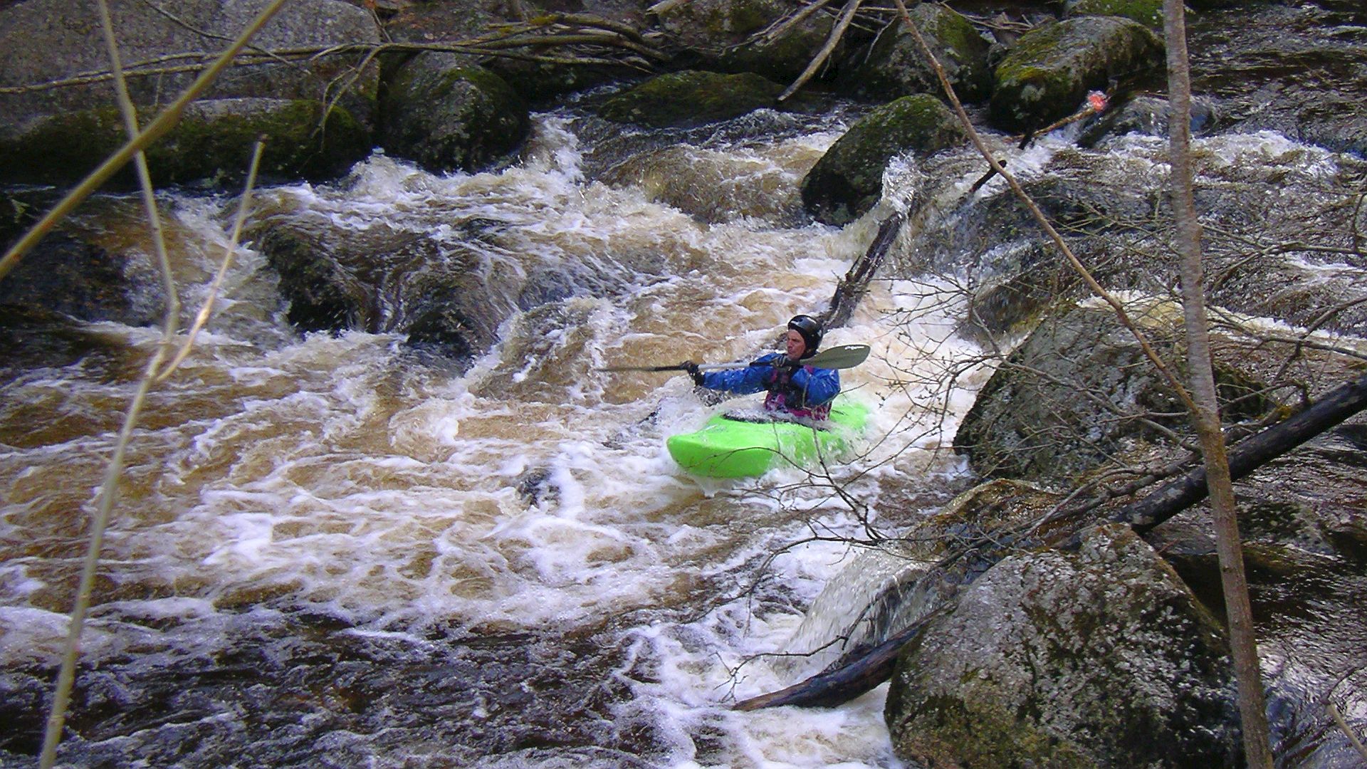 Kajak, Fluss Waldaist, Abschnitt Weitersfelden - Schwaighof ziemlich verblockt 🛶 Werner R.