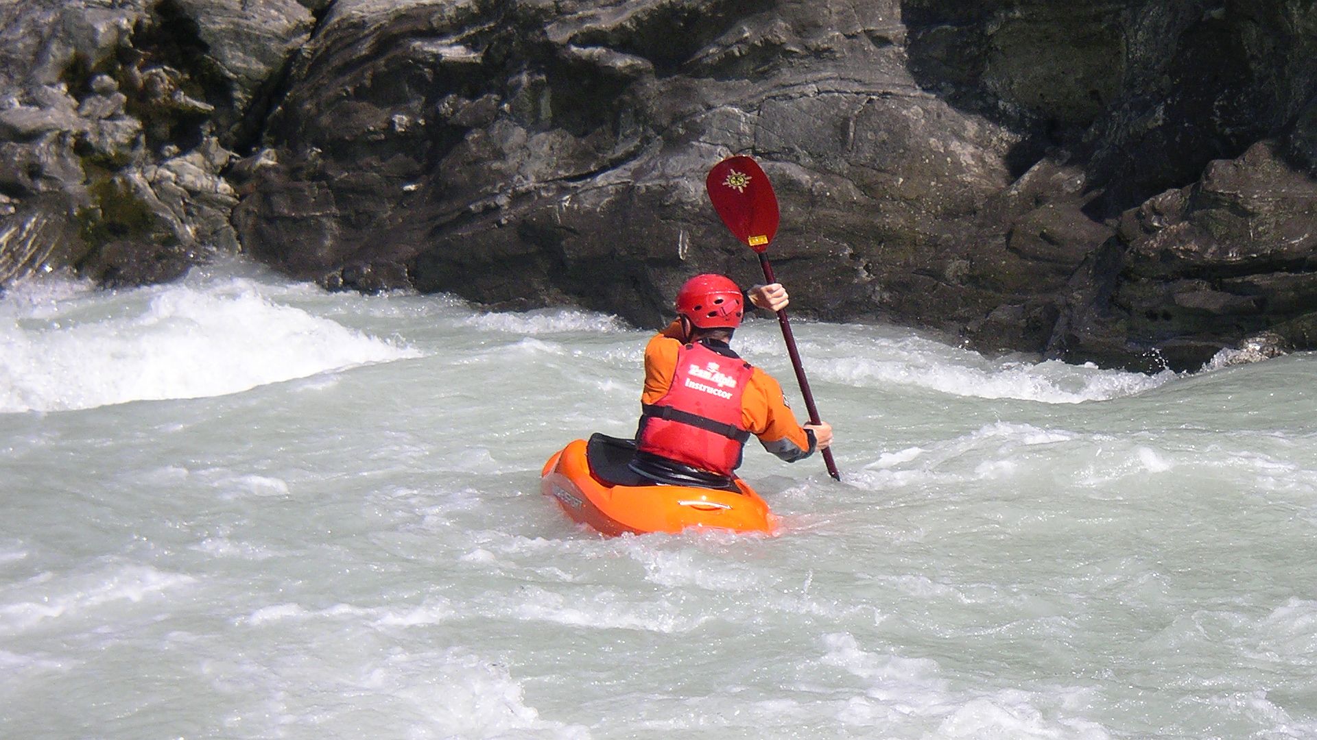 Kajak, Fluss Inn, Abschnitt Fließ - Landeck (Landecker Schlucht) wuchtige Passage 🛶 Hans N.