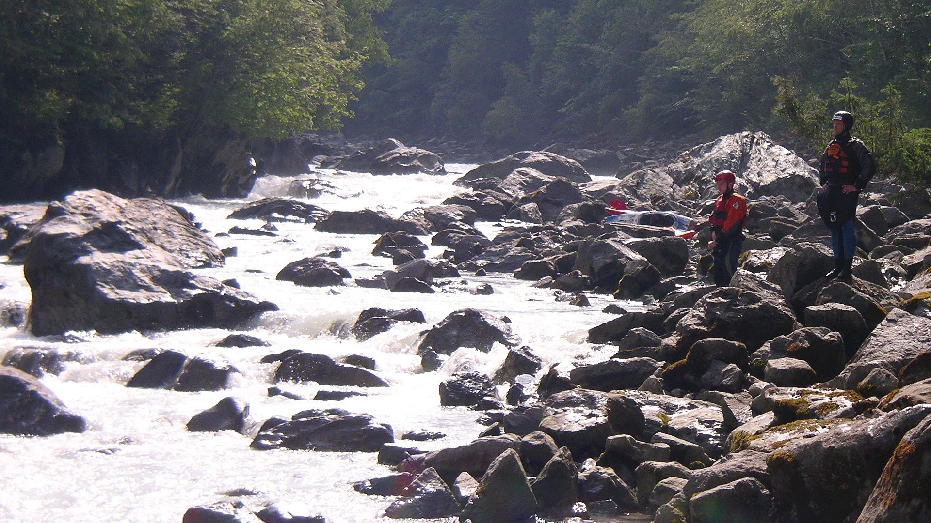 Kajak, Fluss Inn, Abschnitt Fließ - Landeck (Landecker Schlucht) arg verblockt 🛶 Hans N., Thomas R.