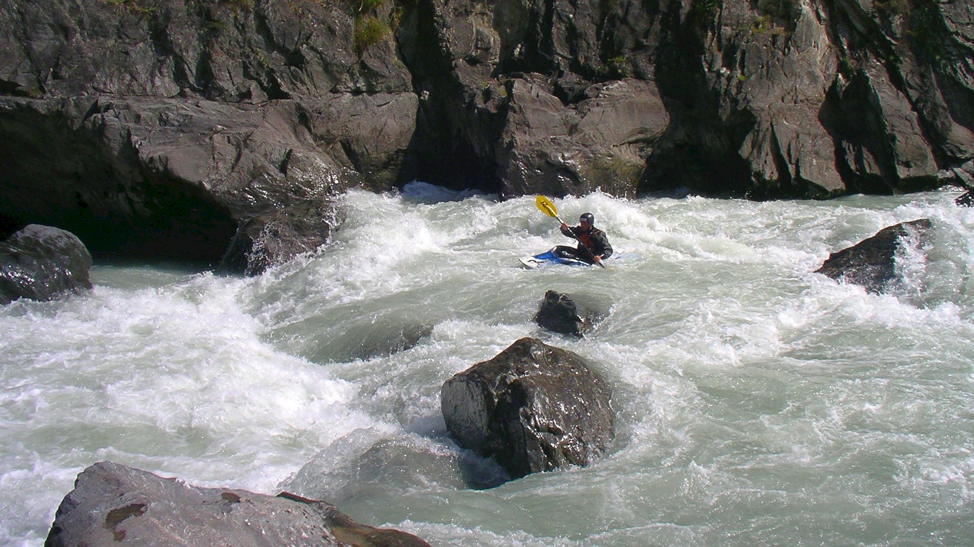 Kajak, Fluss Inn, Abschnitt Fließ - Landeck (Landecker Schlucht) rasante Rutsche 🛶 Thomas R.