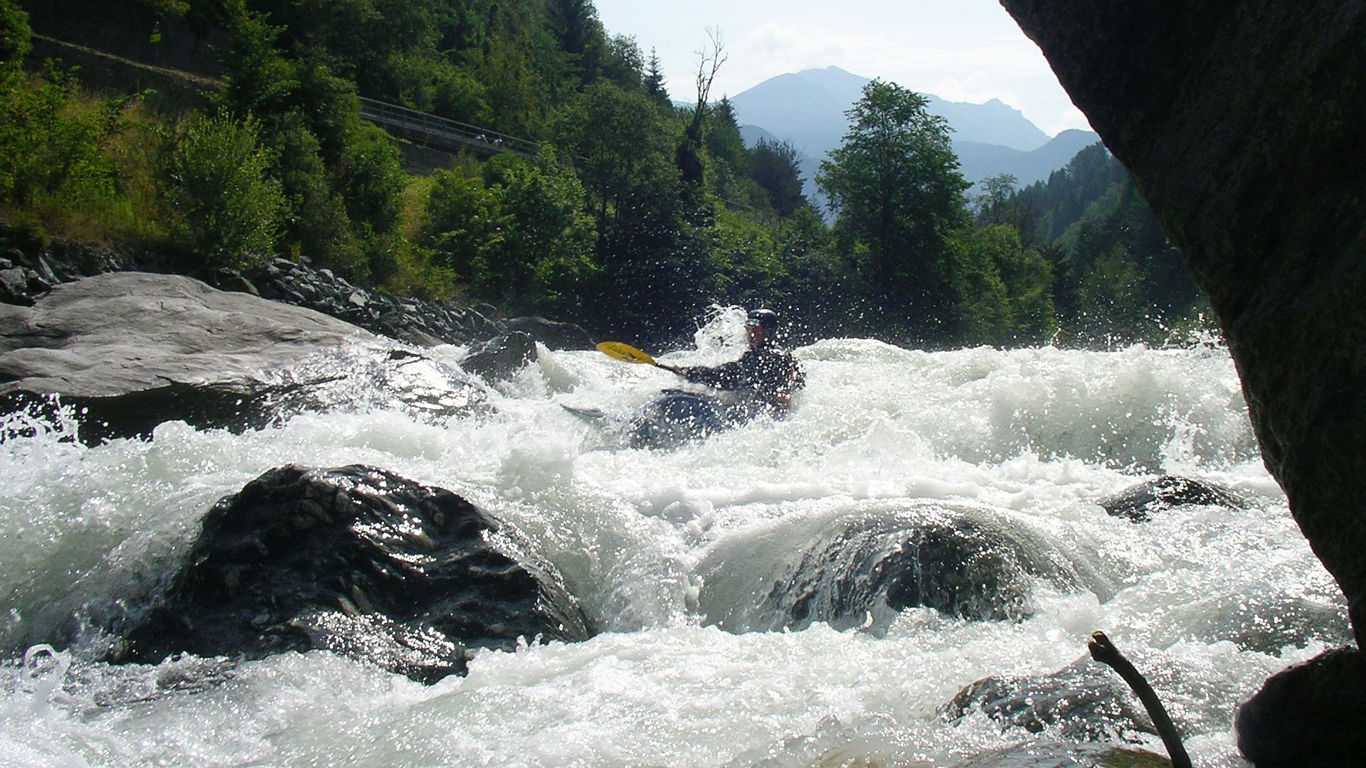 Kajak, Fluss Inn, Abschnitt Fließ - Landeck (Landecker Schlucht) ordentliches Gefälle 🛶 Thomas R.