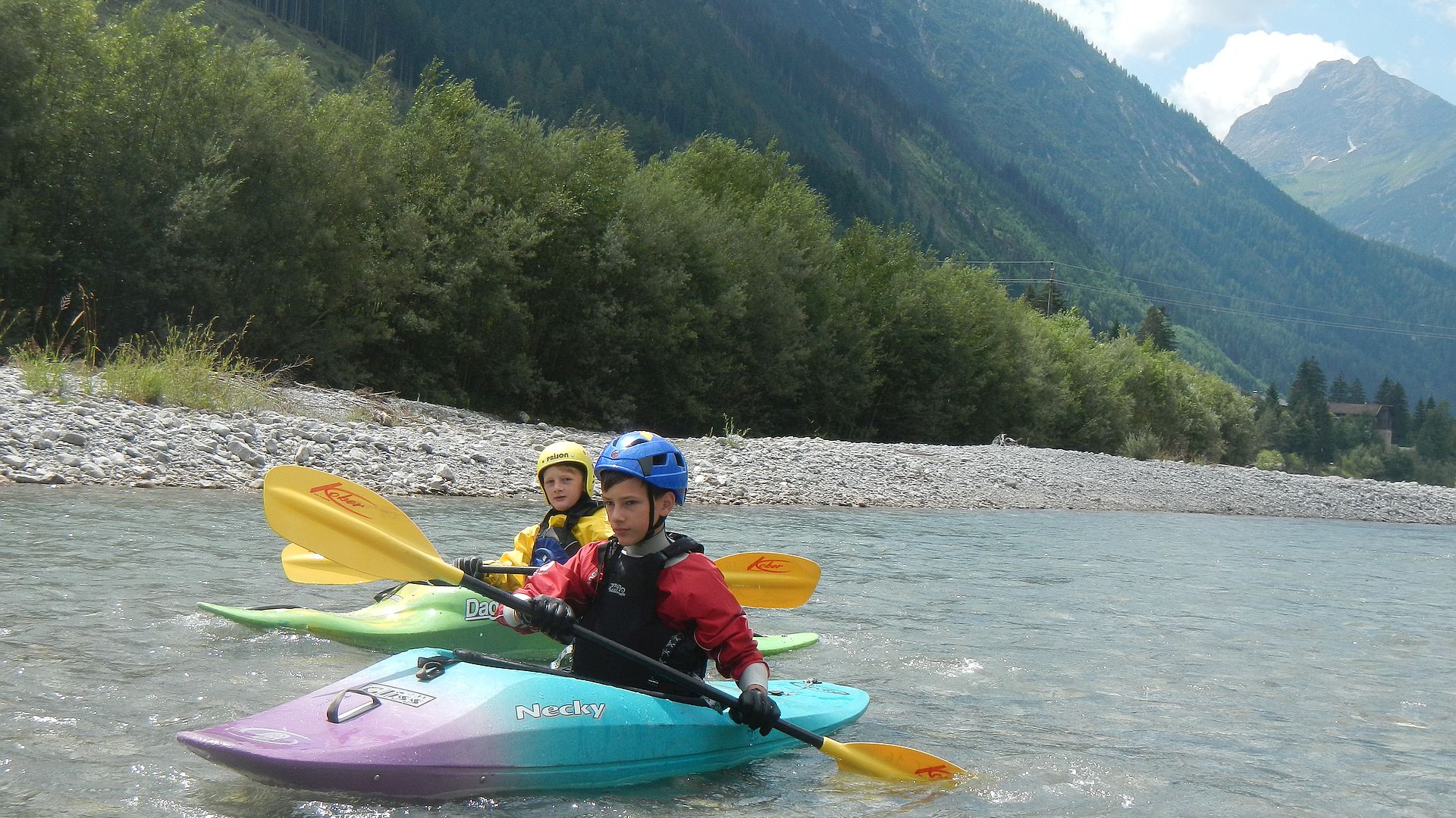 Kajak, Fluss Lech, Abschnitt Häselgehr - Stanzach schöner Kiesbettfluss 🛶 Bruno B., Paul B.