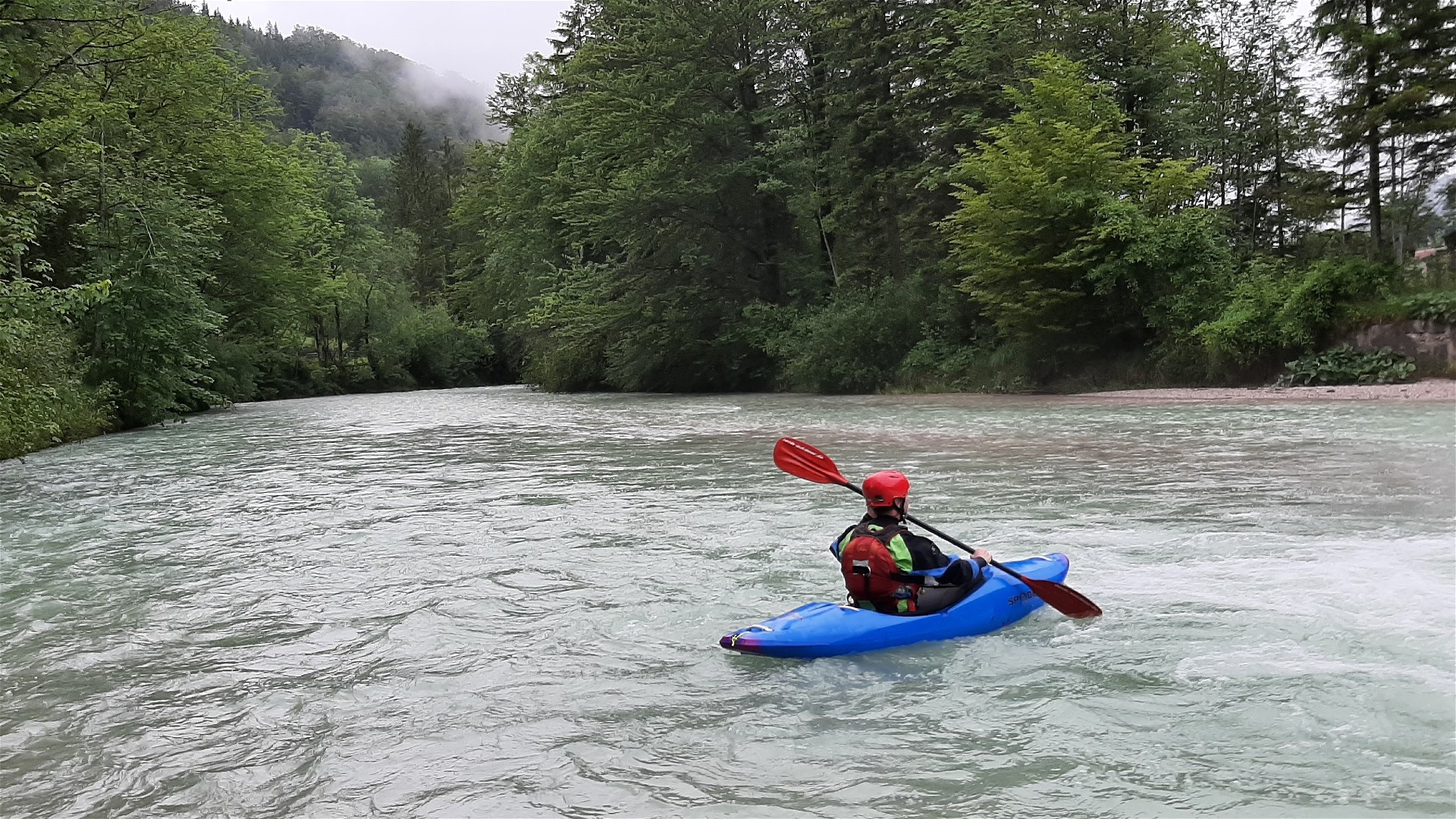 Kajak, Fluss Alm, Abschnitt Jagersimmerl - Grünau typischer Flußcharakter 