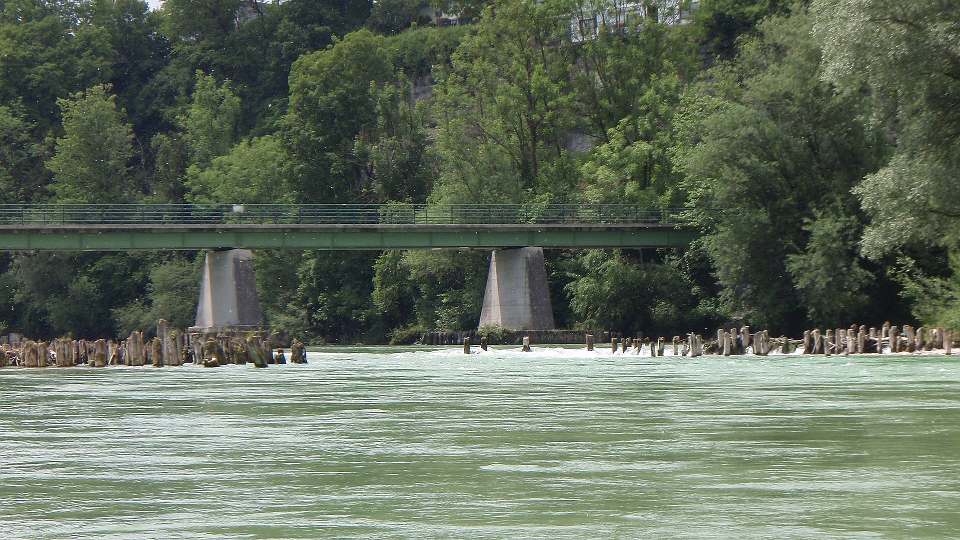 Kajak, Fluss Steyr, Abschnitt Aschach - Steyr Vorsicht bei den Verpfählungen 