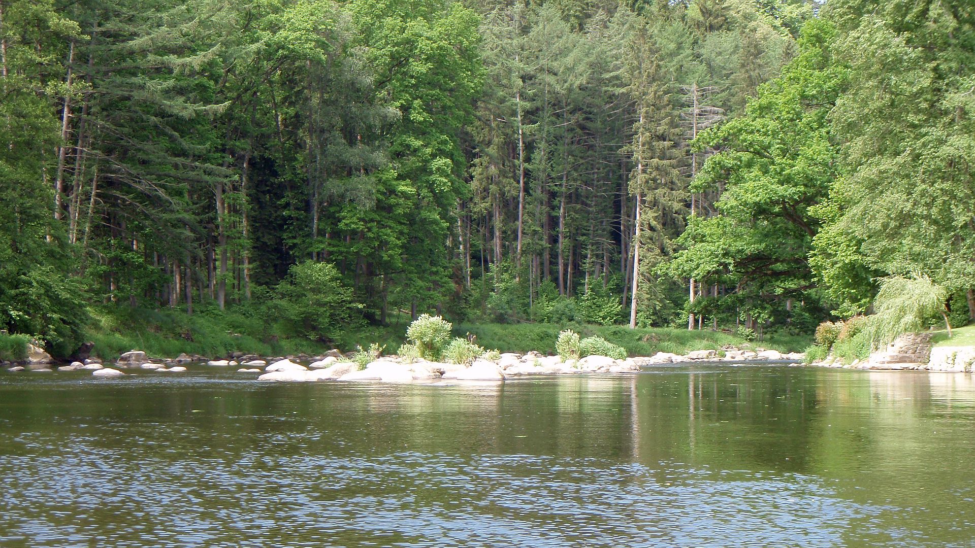 Kajak, Fluss Lužnice (Lainsitz), Abschnitt Tábor - Bechyně (Unterlauf) kurze Blockstrecke Stado 