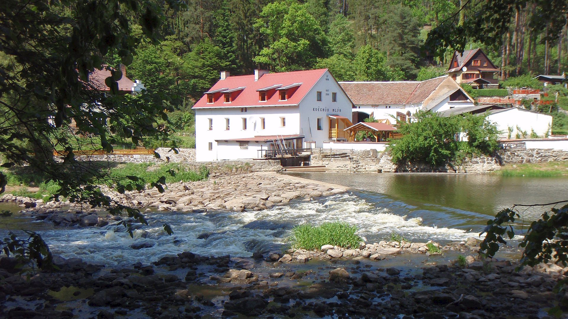 Kajak, Fluss Lužnice (Lainsitz), Abschnitt Tábor - Bechyně (Unterlauf) fast alle Wehre sind fahrbar 