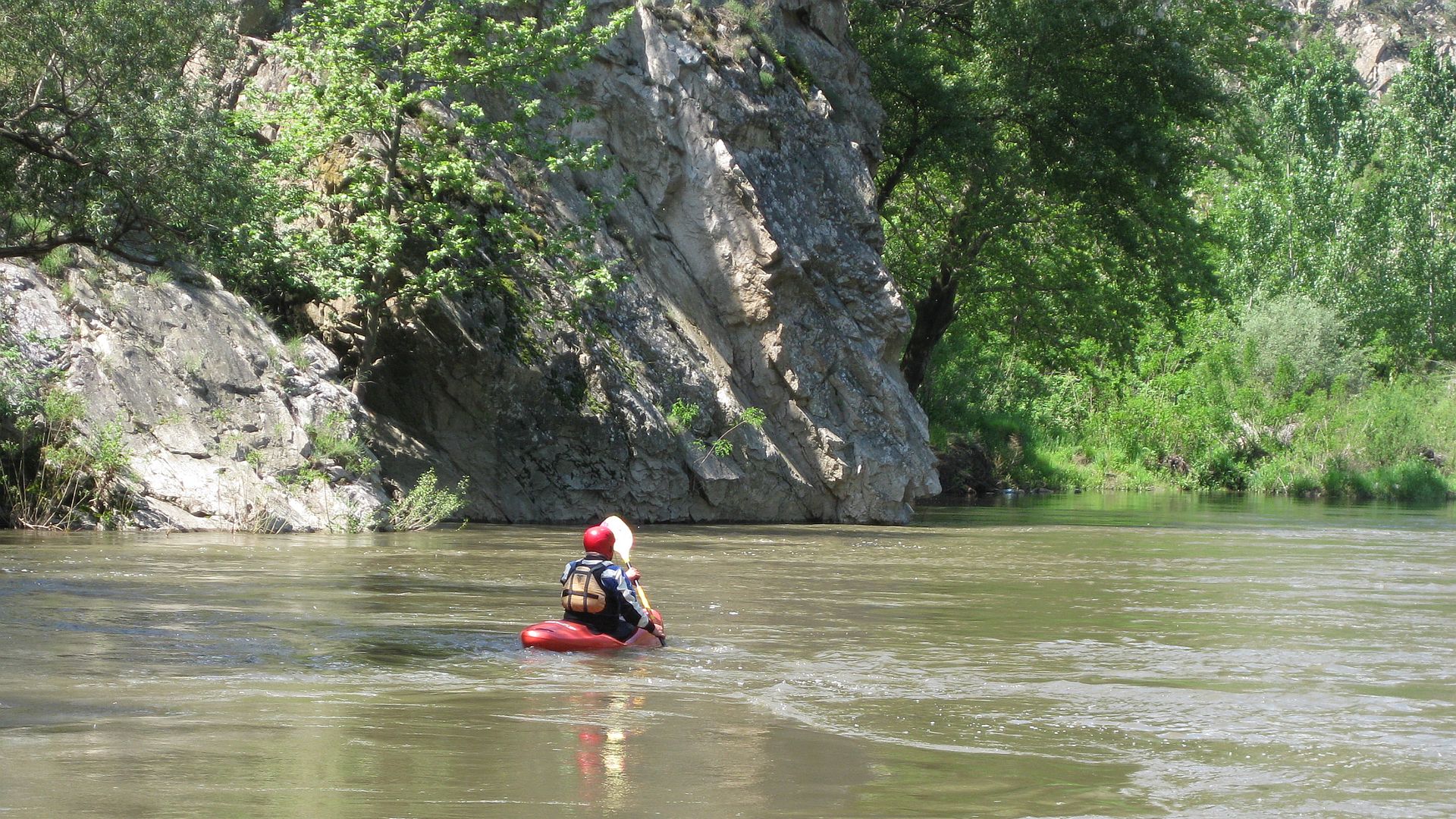 Kajak, Fluss Struma, Abschnitt Brücke Richtung Stara Kresna - Kresna beim Einstieg 🛶 Peter F.