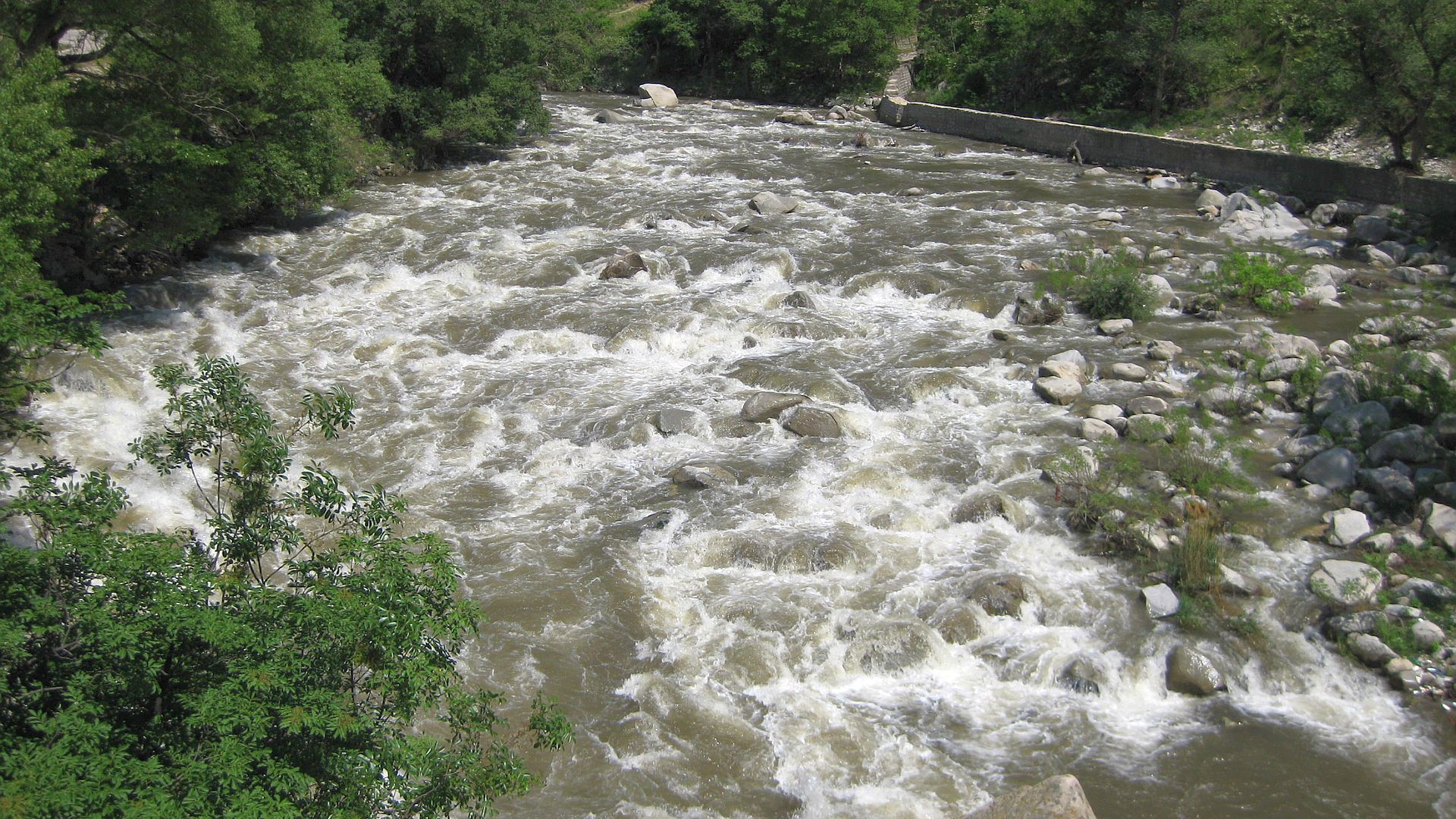 Kajak, Fluss Struma, Abschnitt Pernik - Brücke Richtung Stara Kresna langer Katarakt 