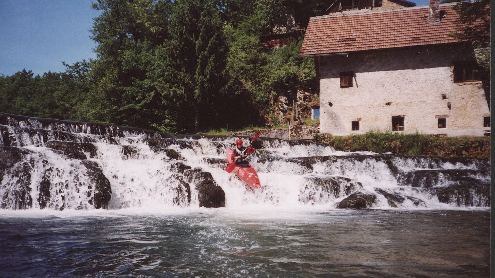 Kajak, Fluss Krka, Abschnitt Krka - Zuzemberk Stufen bei alter Mühle 🛶 Ulli F.