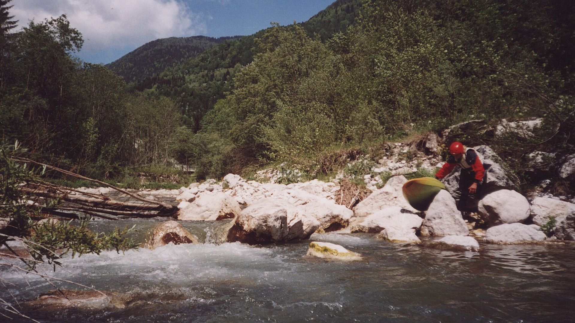 Kajak, Fluss Sava Dolinka, Abschnitt Gozd - Mojstrana viele Baumhindernisse 🛶 Ulli F.