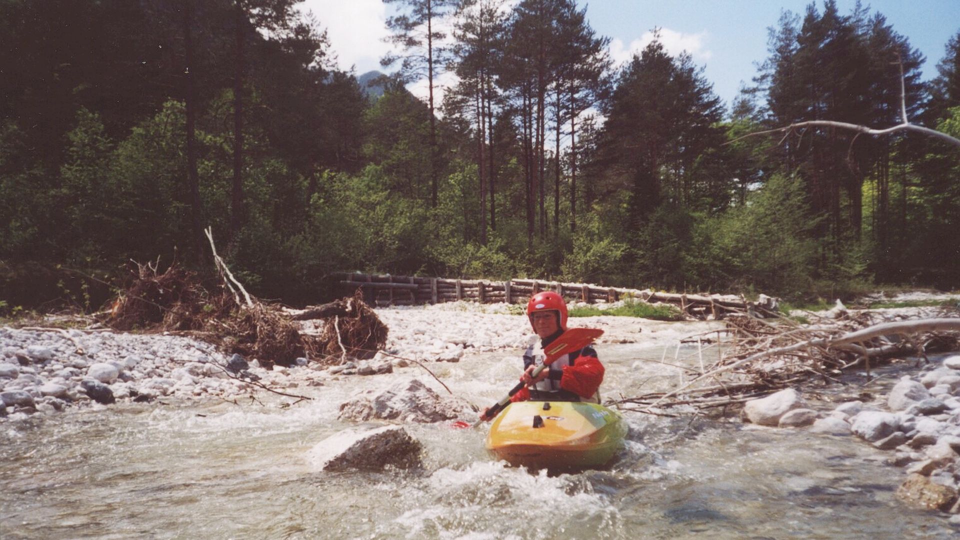 Kajak, Fluss Sava Dolinka, Abschnitt Gozd - Mojstrana wenig Wasser viel Gestrüpp 🛶 Ulli F.