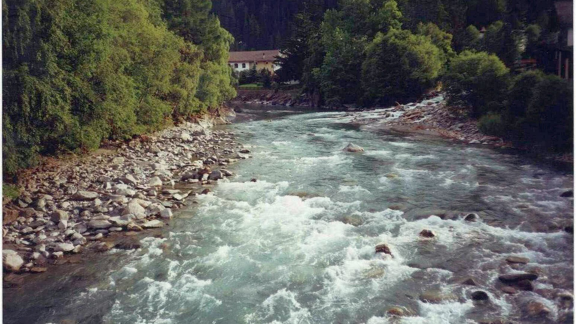 Kajak, Fluss Inn, Abschnitt Punt Nova - Susch (Zernez Strecke) Schwall vor dem Ausstieg in Susch 