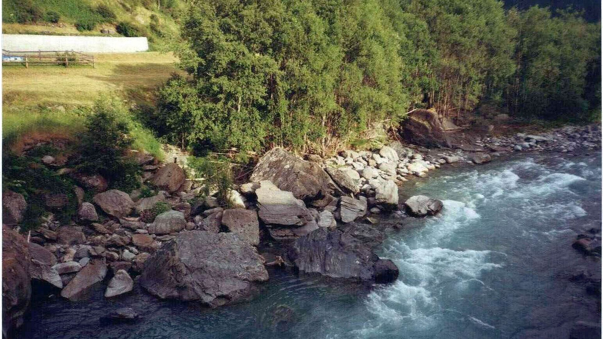Kajak, Fluss Inn, Abschnitt Punt Nova - Susch (Zernez Strecke) Schwall vor dem Ausstieg in Susch 