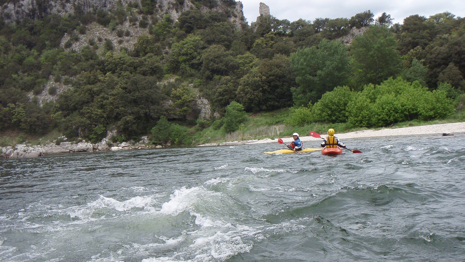 Kajak, Fluss Ardèche, Abschnitt Chames - St. Martin (Schlucht) ab und zu Schwälle 🛶 Ilse E., Rumi Z.