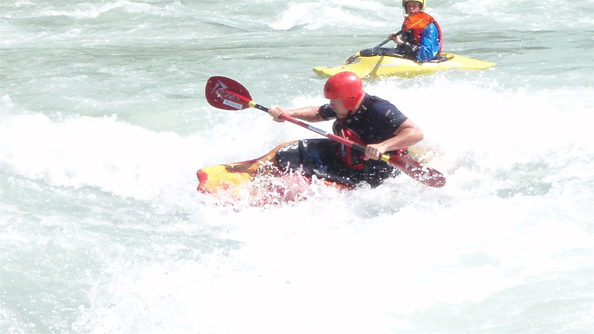Kajak, Fluss Durance, Abschnitt St. Clément - Embrun Surfwelle 🛶 Peter F.