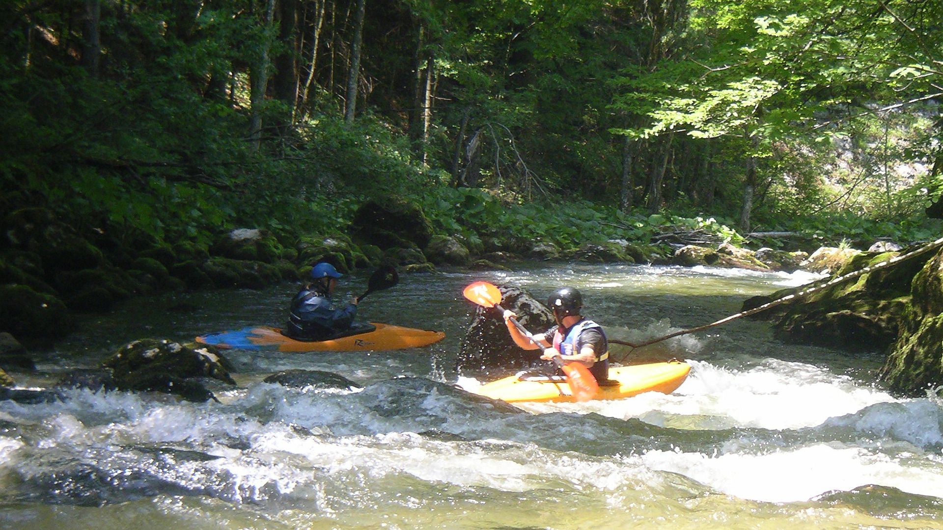 Kajak, Fluss Ödenseetraun, Abschnitt Kainisch - Unterkainisch verblocktes Stück 🛶 Johannes N., Tom R.