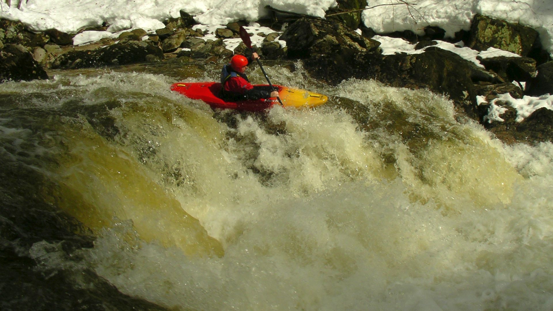 Kajak, Fluss Wolfsteiner Ohe, Abschnitt Freyung (Saußbach) - Ringelai die 1,5m Stufe 🛶 Peter F.